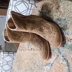 Frye tan suede fashion western cowboy boots size 9 with studs like new